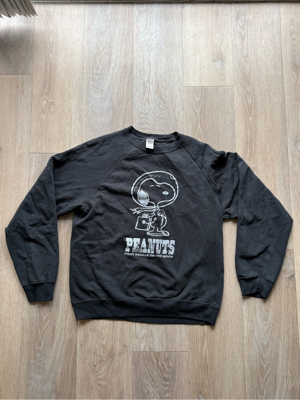 UNIQLO x Peanuts Black Astronaut Graphic Crewneck Size Medium